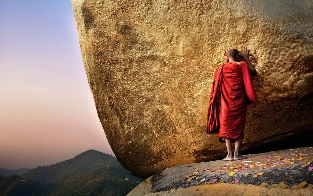 buddha-chayttiyo-weather-gold-mountain-monk-burma-myanmar